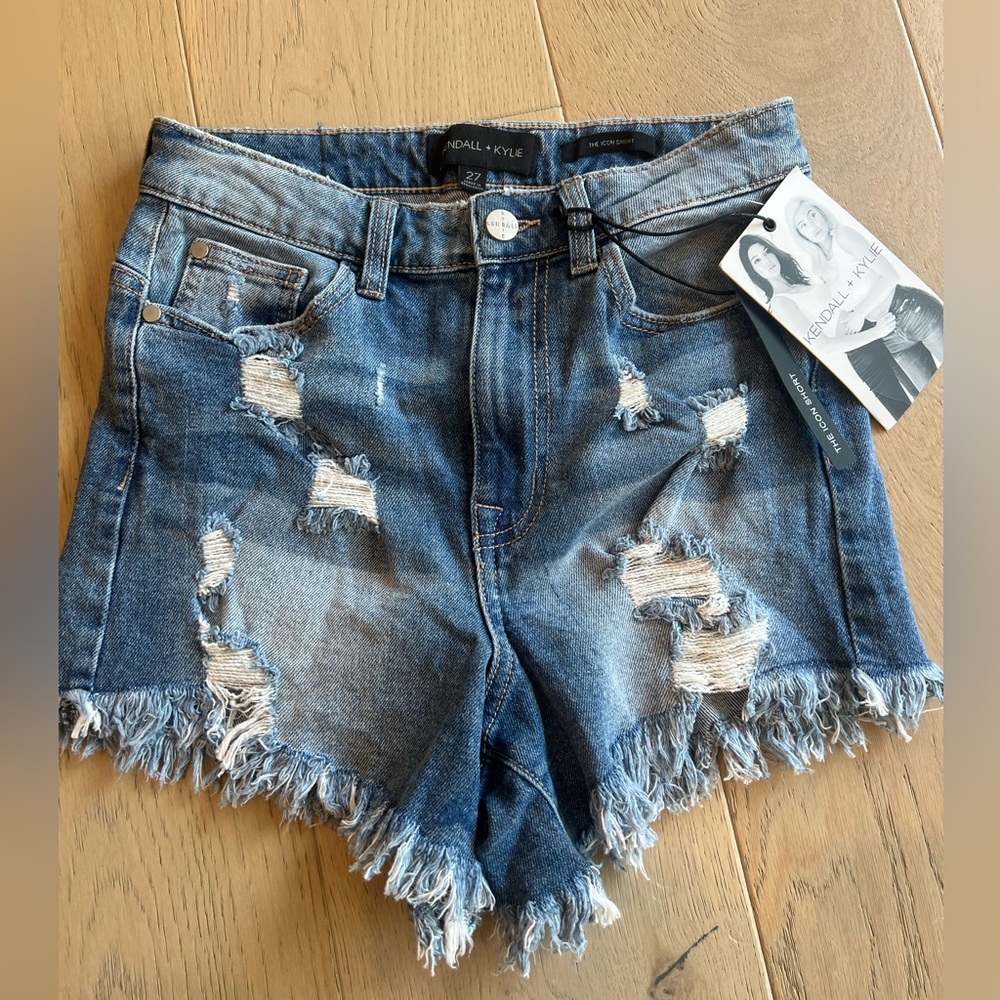 NWT Kendall & Kyle size 27 the Icon distressed denim shorts